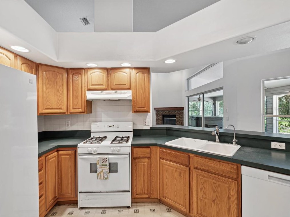 8402 Shaw Rd, Brooksville FL  34602-7182 exterior