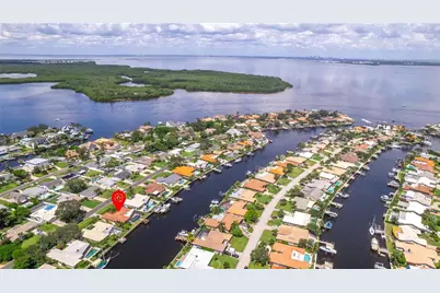 2044 Montana Avenue NE, Saint Petersburg, FL 33703 - Photo 3