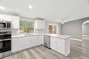 18202 Rogerland Rd, Spring Hill, FL 34610 - Photo 3