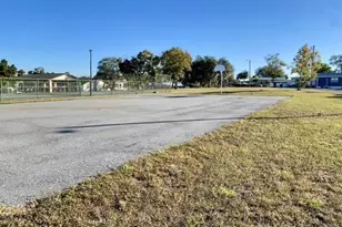 9486 Gray Fox Dr, Weeki Wachee, FL 34613 - Photo 33