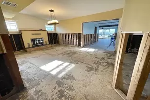 1624 Seabreeze Dr, Tarpon Springs, FL 34689 - Photo 27