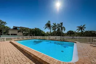 9000 Commodore Dr, Seminole, FL 33776 - Photo 5