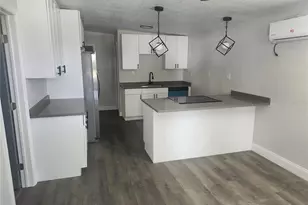 825 Lincoln Ave, Tarpon Springs, FL 34689 - Photo 13