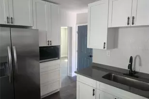 825 Lincoln Ave, Tarpon Springs, FL 34689 - Photo 25