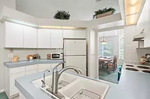 9355 French Quarters Cir, Weeki Wachee, FL 34613 - Photo 23