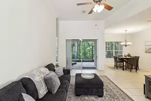 10187 Holly Berry Dr, Weeki Wachee, FL 34613 - Photo 9