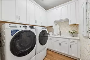 3915 Corsica Pl, Wesley Chapel, FL 33543 - Photo 29