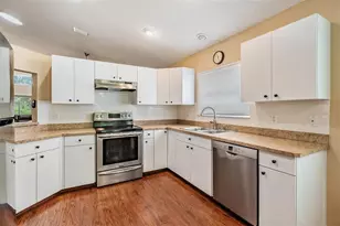 1045 Trafalgar Dr, New Port Richey, FL 34655 - Photo 9