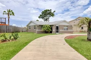 13637 Lagoon Dr, Hudson, FL 34667 - Photo 5