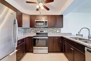 225 Country Club Dr, Largo, FL 33771 - Photo 11