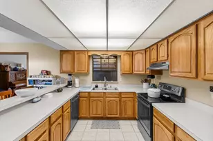 916 Whiteway Dr, Brooksville, FL 34601 - Photo 11