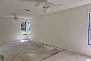 1306 Golf View Dr, Tarpon Springs, FL 34689 - Photo 9