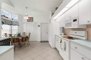 9426 Mississippi Run, Weeki Wachee, FL 34613 - Photo 5