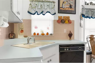 9426 Mississippi Run, Weeki Wachee, FL 34613 - Photo 7