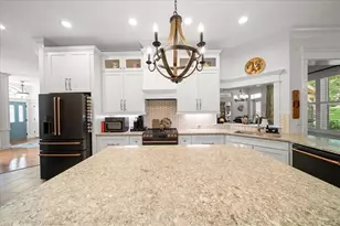 10111 Weeks Dr, Brooksville, FL 34601 - Photo 15