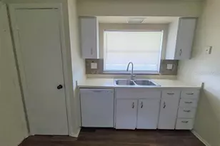 5040 Essex Ln, Spring Hill, FL 34606 - Photo 9