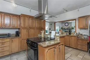 1065 Sable Ct N E, Saint Petersburg, FL 33702 - Photo 17