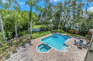 1065 Sable Ct N E, Saint Petersburg, FL 33702 - Photo 9