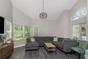 1065 Sable Ct N E, Saint Petersburg, FL 33702 - Photo 11