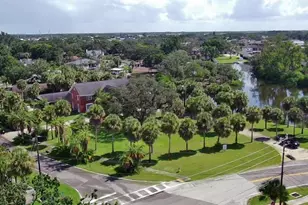 28 N Park Ave, Tarpon Springs, FL 34689 - Photo 1