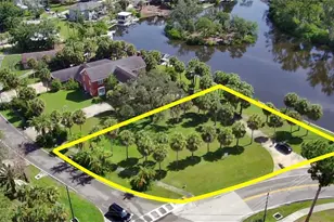 28 N Park Ave, Tarpon Springs, FL 34689 - Photo 1