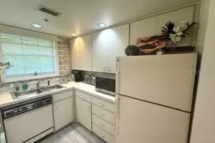 2210 Vista Del Sol Cir, Lutz, FL 33558 - Photo 9