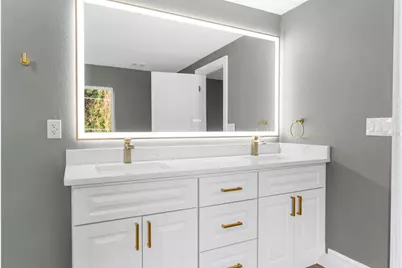 5200 Cyril Drive, Dade City, FL 33523 - Photo 9