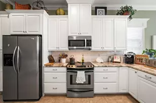 8480 Athens Ct, Weeki Wachee, FL 34613 - Photo 11