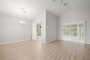 10163 Holly Berry Dr, Weeki Wachee, FL 34613 - Photo 9