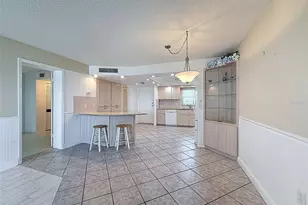 4550 Cove Cir, Saint Petersburg, FL 33708 - Photo 9