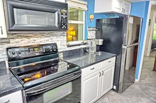 21107 Fountain View Ln, Lutz, FL 33558 - Photo 13