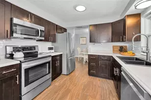 646 Timber Bay Cir W, Oldsmar, FL 34677 - Photo 9