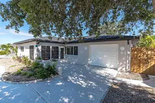 197 Lido Dr, Saint Pete Beach, FL 33706 - Photo 37