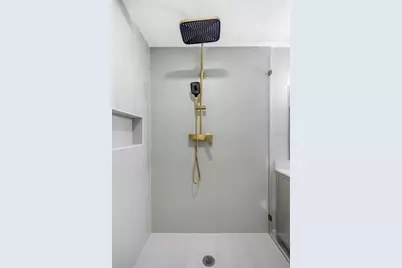 3513 Beechwood Boulevard, Tampa, FL 33619 - Photo 17