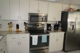 11241 Versailles Ln, Port Richey, FL 34668 - Photo 3