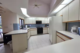 9446 Ashley Dr, Weeki Wachee, FL 34613 - Photo 9