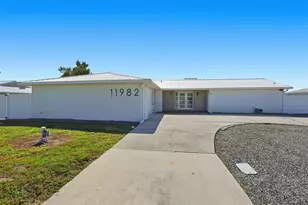 11982 W Bayshore Dr, Crystal River, FL 34429 - Photo 3