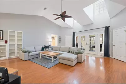 11006 Canary Avenue, Weeki Wachee, FL 34613 - Photo 5