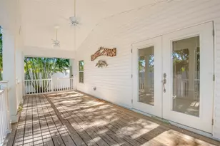 719 Riverside Dr, Tarpon Springs, FL 34689 - Photo 13