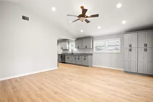 719 Riverside Dr, Tarpon Springs, FL 34689 - Photo 23