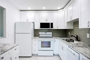 1811 Bedford Ln, Sun City Center, FL 33573 - Photo 5