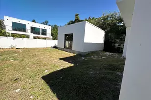 1731 Siesta Dr, Sarasota, FL 34239 - Photo 5