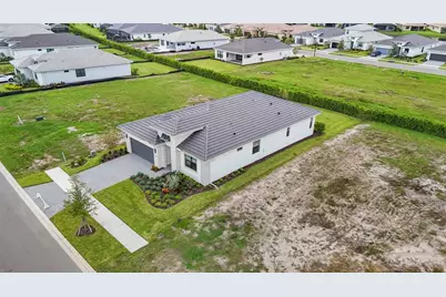 18119 Cresswind Terrace, Lakewood Ranch, FL 34211 - Photo 17