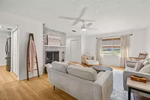 37321 Hickory Hill Ln, Dade City, FL 33525 - Photo 5