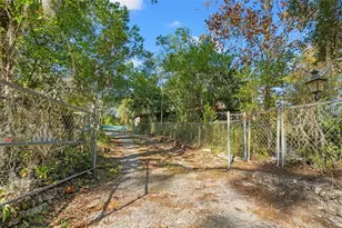 4877 Merlin Cir, Dade City, FL 33523 - Photo 7