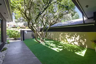 511 S Riverhills Dr, Temple Terrace, FL 33617 - Photo 5