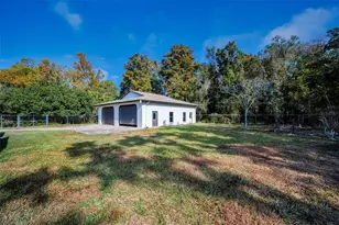 10639 Lakeview Dr, New Port Richey, FL 34654 - Photo 5