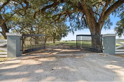 8955 Fort King Road, Zephyrhills, FL 33541 - Photo 21