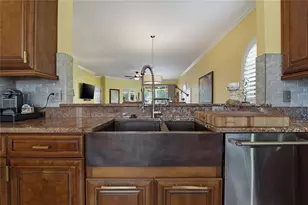 1320 Lindenwood Dr, Tarpon Springs, FL 34688 - Photo 9