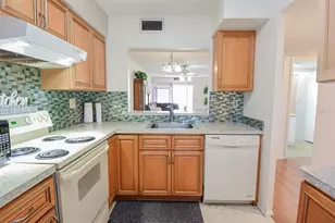 11110 Carriage Hill Dr, Port Richey, FL 34668 - Photo 5